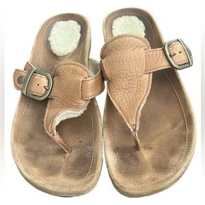 Ugg leather and Sherpa flip flop sandals  womens size 9